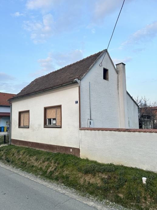 <div class="ob-badges" style="display:flex;gap:6px;flex-wrap:wrap;"></div>Kuća: Kaptol + 1990m2 okućnice (prodaja)